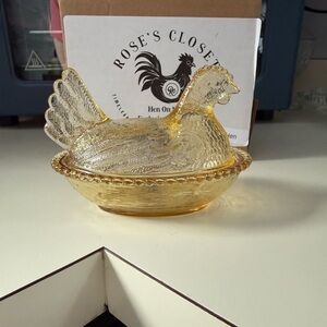 Rose’s Closet 4 inch Hen on nest in Gold *callout*